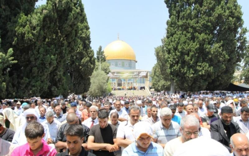 صور .. 250 ألف مصلٍ أدوا الجمعة في الأقصى
