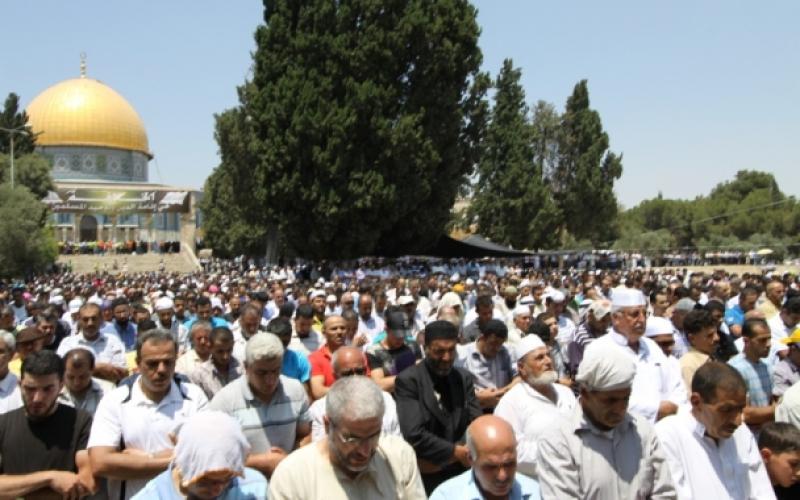 صور .. 250 ألف مصلٍ أدوا الجمعة في الأقصى