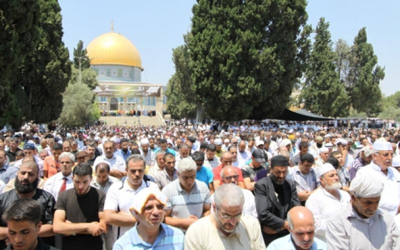 صور .. 250 ألف مصلٍ أدوا الجمعة في الأقصى