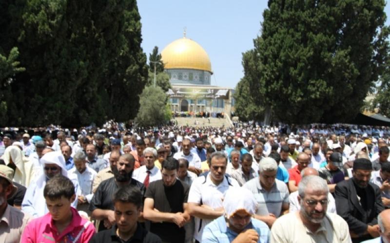 صور .. 250 ألف مصلٍ أدوا الجمعة في الأقصى