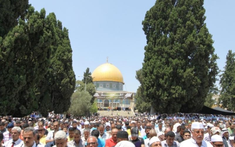صور .. 250 ألف مصلٍ أدوا الجمعة في الأقصى