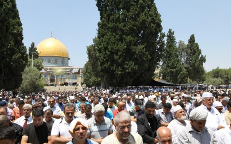 صور .. 250 ألف مصلٍ أدوا الجمعة في الأقصى