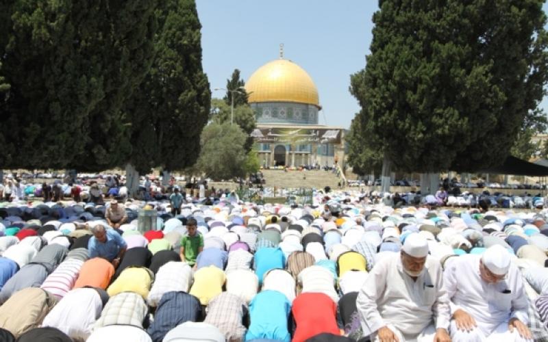 صور .. 250 ألف مصلٍ أدوا الجمعة في الأقصى