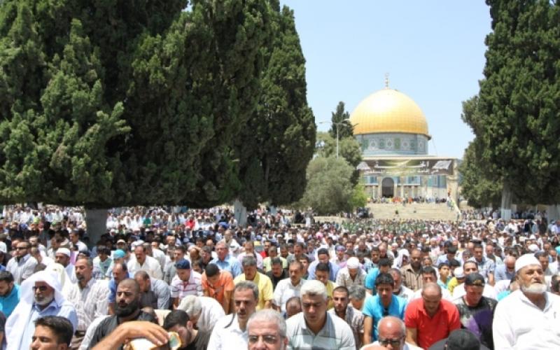 صور .. 250 ألف مصلٍ أدوا الجمعة في الأقصى