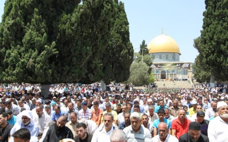 صور .. 250 ألف مصلٍ أدوا الجمعة في الأقصى