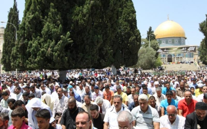 صور .. 250 ألف مصلٍ أدوا الجمعة في الأقصى