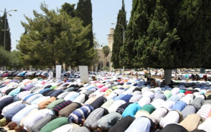 صور .. 250 ألف مصلٍ أدوا الجمعة في الأقصى