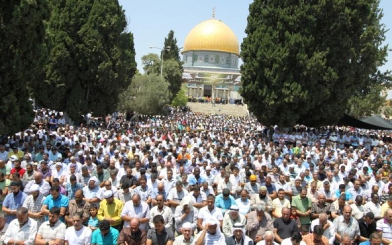 صور .. 250 ألف مصلٍ أدوا الجمعة في الأقصى