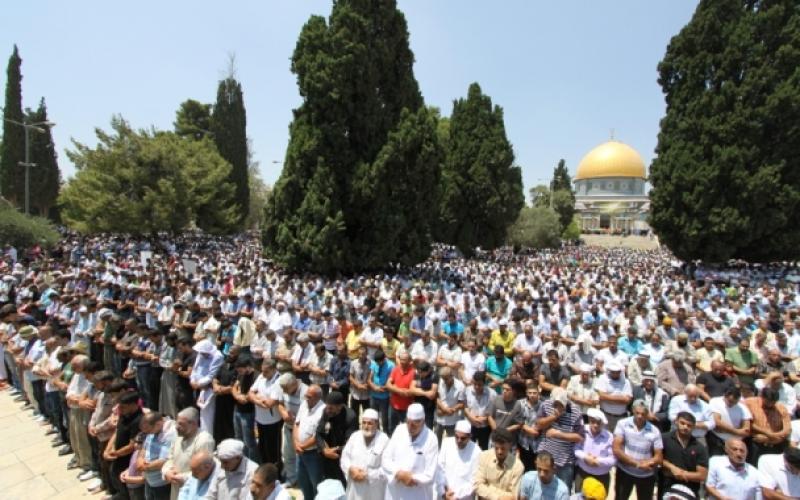 صور .. 250 ألف مصلٍ أدوا الجمعة في الأقصى