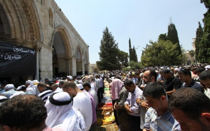 صور .. 250 ألف مصلٍ أدوا الجمعة في الأقصى