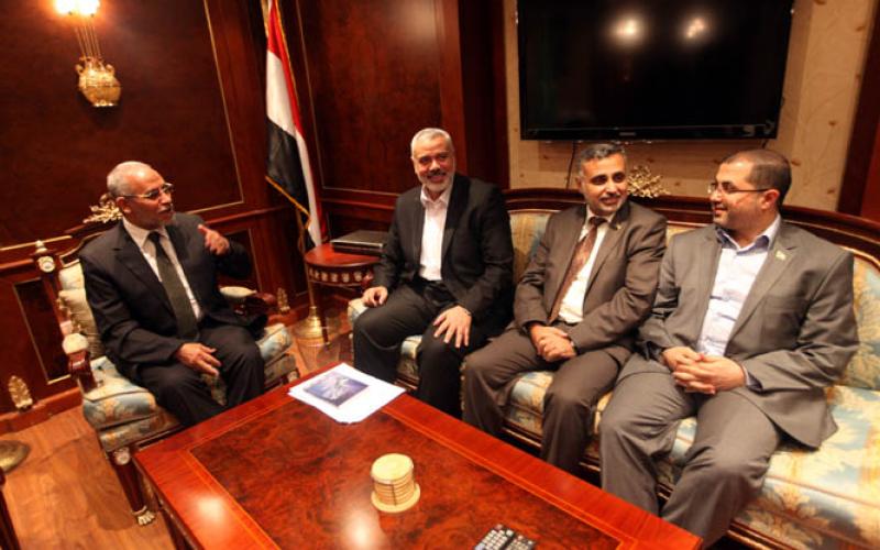 صور.. هنية يزور مقر الإخوان ويلتقي قادتها