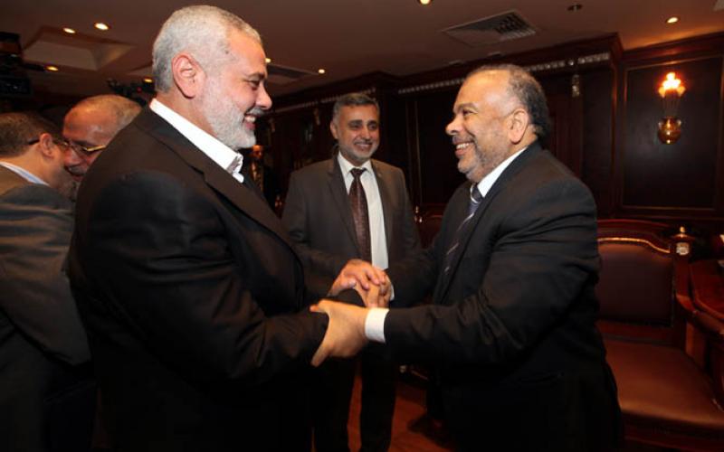 صور.. هنية يزور مقر الإخوان ويلتقي قادتها