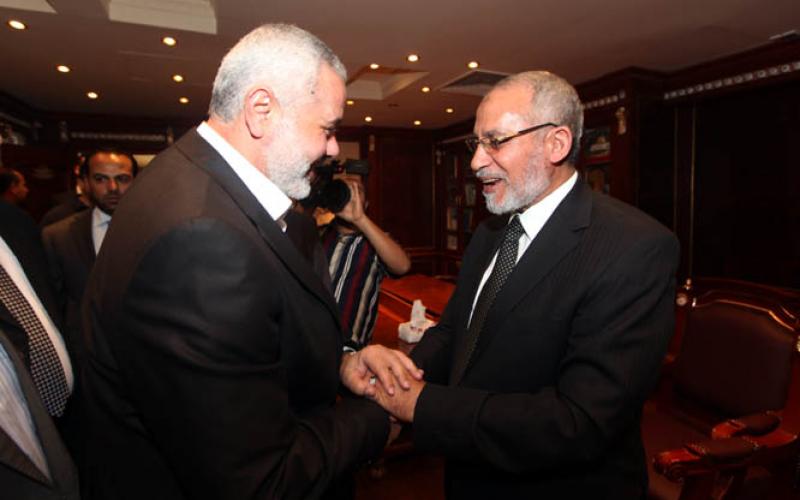 صور.. هنية يزور مقر الإخوان ويلتقي قادتها