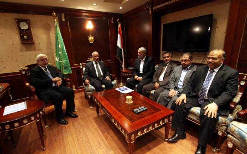 صور.. هنية يزور مقر الإخوان ويلتقي قادتها