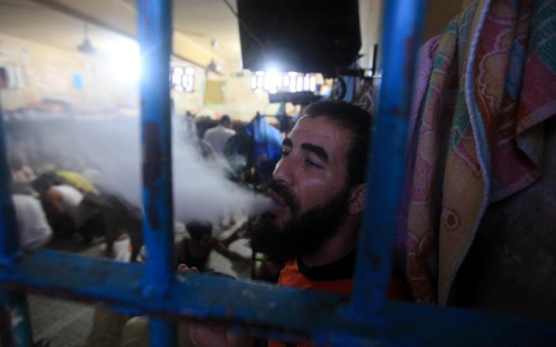 صور.. إفطار وتراويح بسجن غزة المركزي