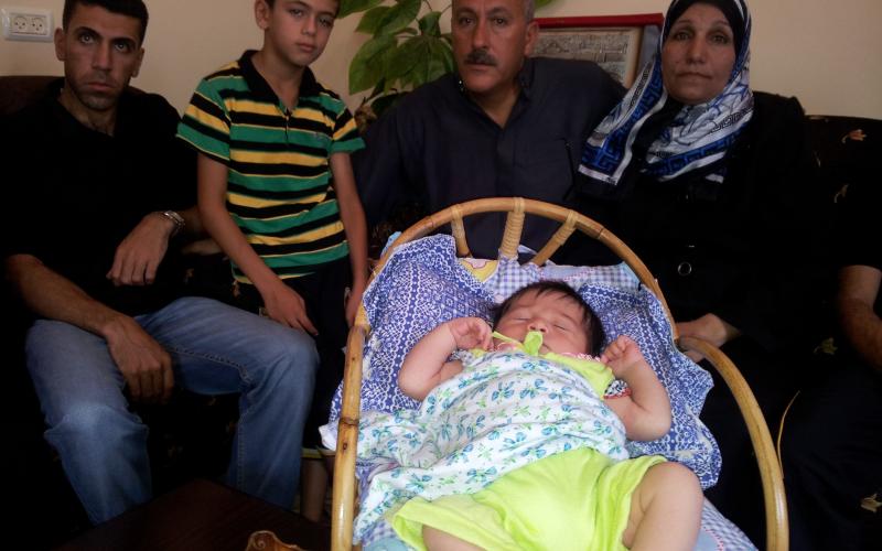 بالصور..أول مولودة لمحرري صفقة "وفاء الأحرار"