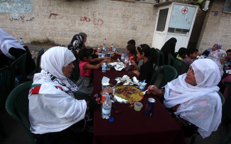 صور.. "واعد" تقيم إفطاراً جماعياً لأهالي الأسرى