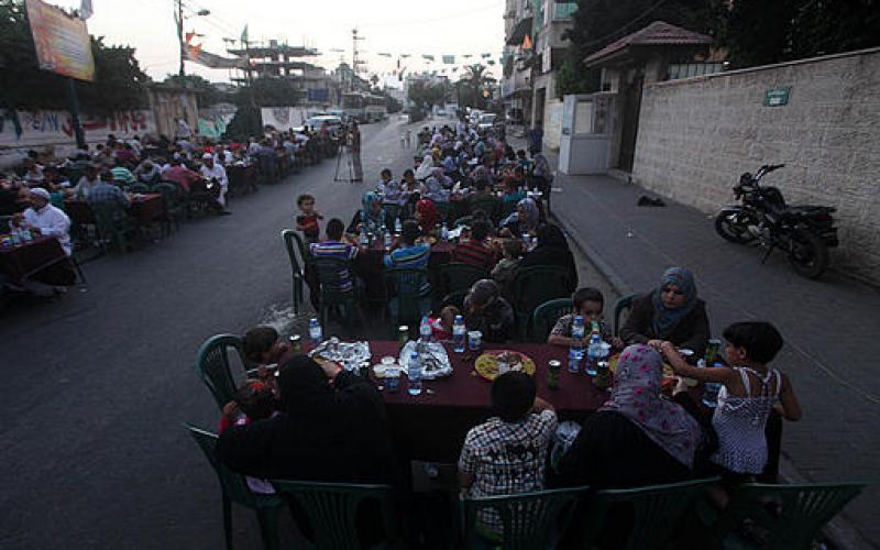 صور.. "واعد" تقيم إفطاراً جماعياً لأهالي الأسرى
