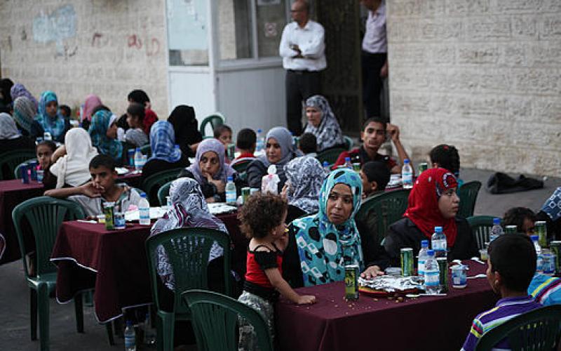 صور.. "واعد" تقيم إفطاراً جماعياً لأهالي الأسرى