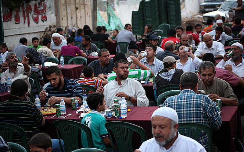 صور.. "واعد" تقيم إفطاراً جماعياً لأهالي الأسرى