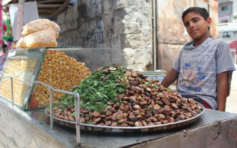 بالصور: أسواق غزة تتأهب لاستقبال رمضان