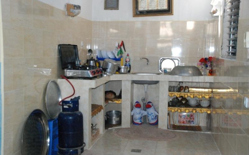 بالصور:حماس ترمم منازل لأسر فقيرةبالوسطى