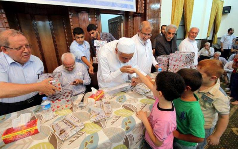 صور: هنية يفتتح مسجد بمشاركة فتحاوية