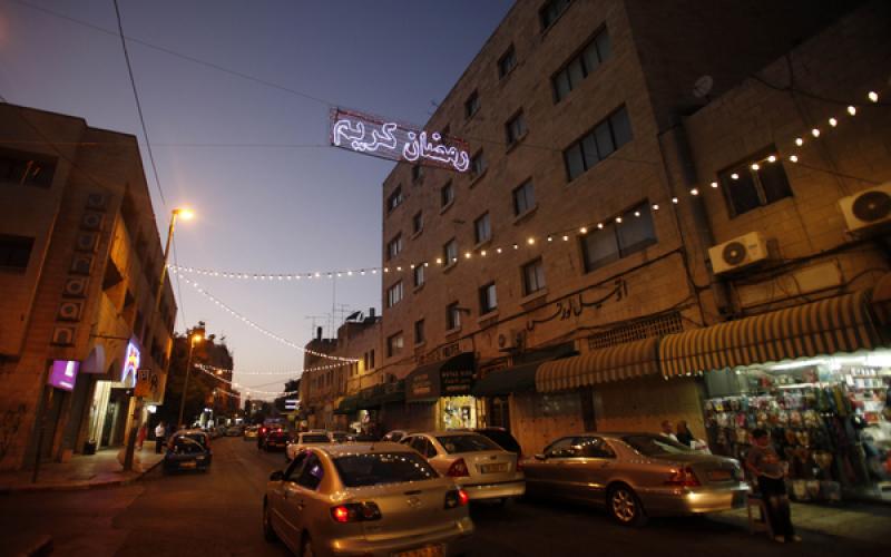 صور: القدس ومدن فلسطين تتزين لرمضان