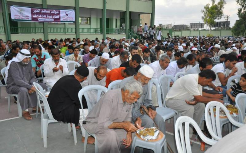 صور: أضخم مائدة إفطار في خانيونس