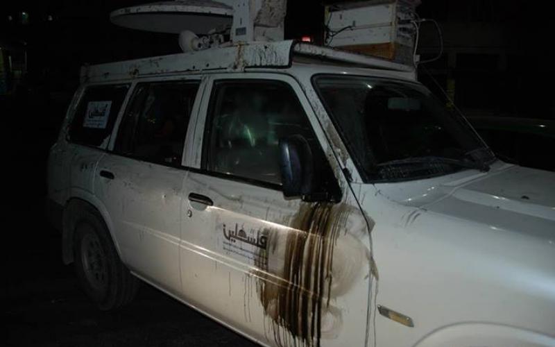 صور: تعرض طاقم "فلسطين" للاعتداء بالخليل