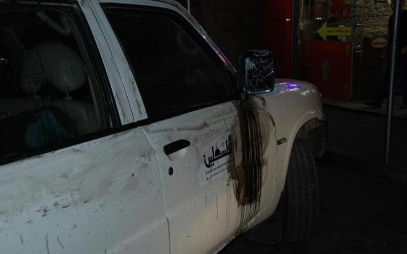 صور: تعرض طاقم "فلسطين" للاعتداء بالخليل