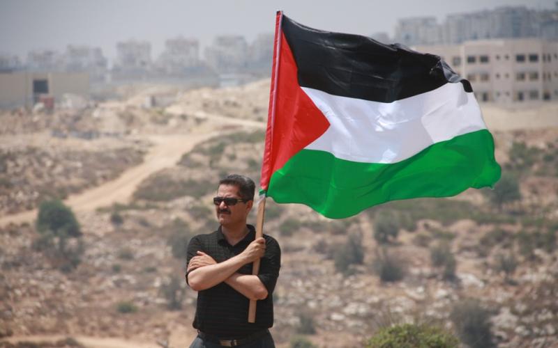 بالصور: اعتقال متضامن وإصابات في بلعين‏