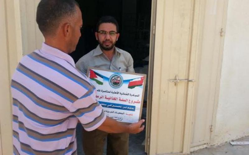 بالصور: "العُمانية" تدشن مشاريع رمضانية بغزة