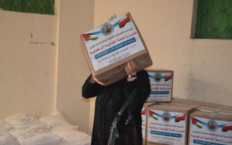 بالصور: "العُمانية" تدشن مشاريع رمضانية بغزة