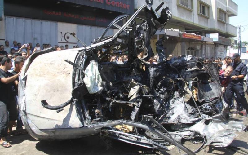 صور: استهداف الاحتلال لسيارة وسط غزة