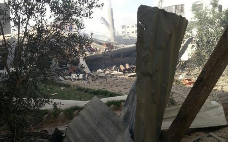 صور: استهداف منزل فايز بارود بالنصيرات