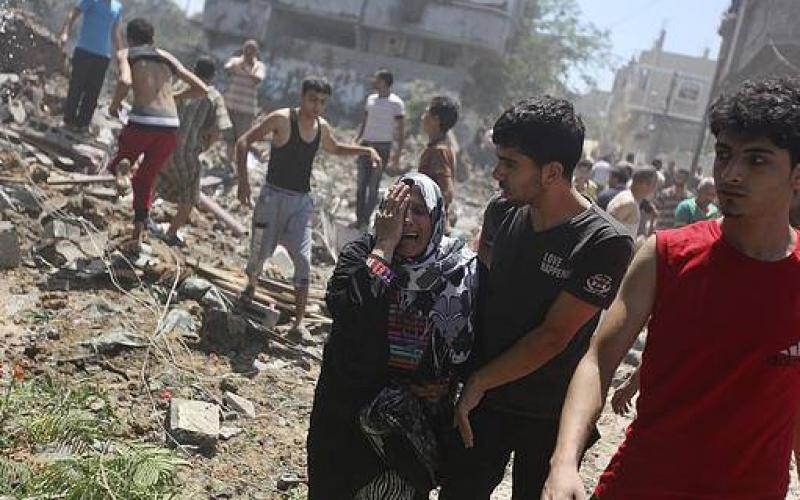 صور: استهداف لعائلة البيطار بحي الشعف