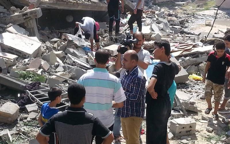 صور: أضرار بقصف الاحتلال منازل بالنصيرات