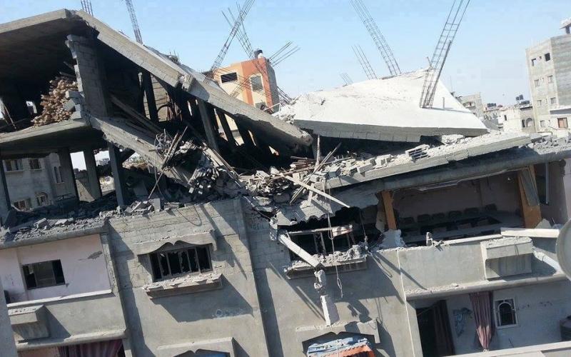 صور: قصف منزل عائلة "نوفل" بالبريج