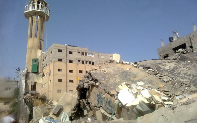 صور: قصف مسجد الفاروق بالنصيرات