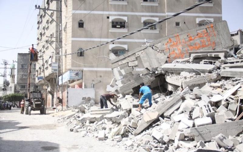 صور: صواريخ الاحتلال تدمر جمعية الصلاح الخيرية
