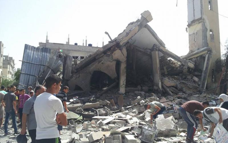 صور: استهداف مسجد الفاروق في النصيرات