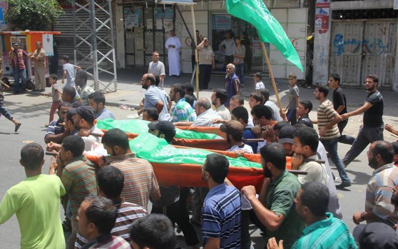صور: تشييع جثمان شهيدين في دير البلح