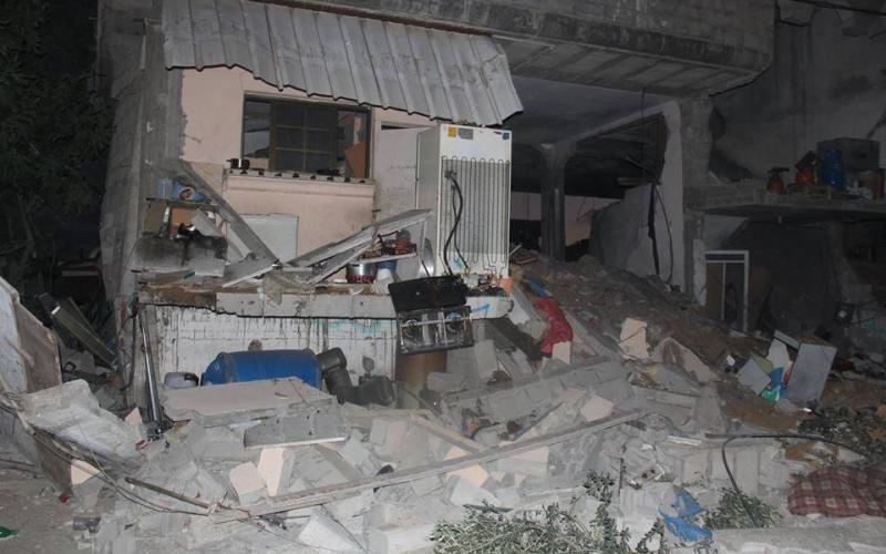 صور: بقايا منزل الشهيد "الجمل" بالوسطى