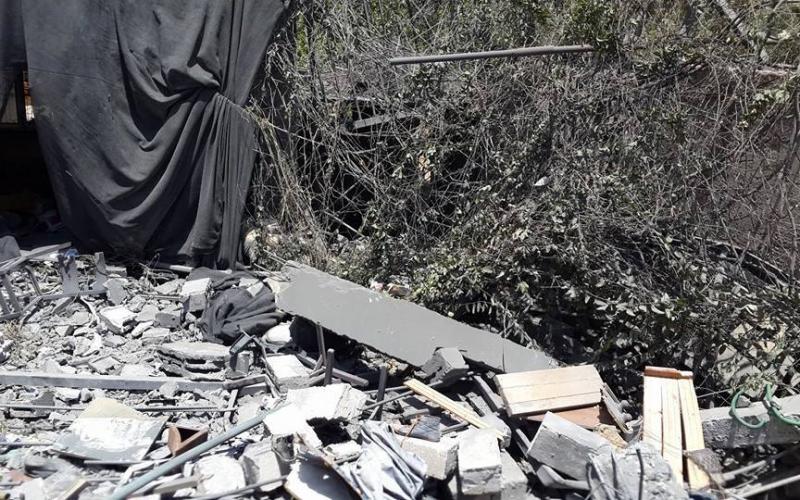 صور:  استهداف الاحتلال لمنزل عائلة الديب