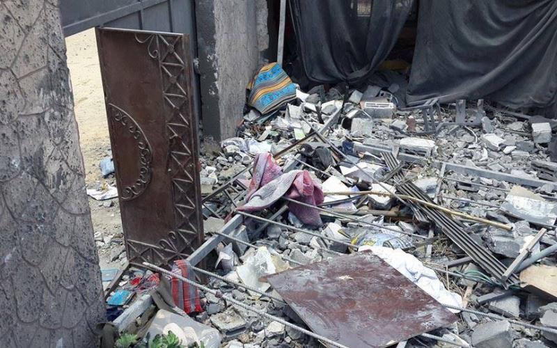 صور:  استهداف الاحتلال لمنزل عائلة الديب
