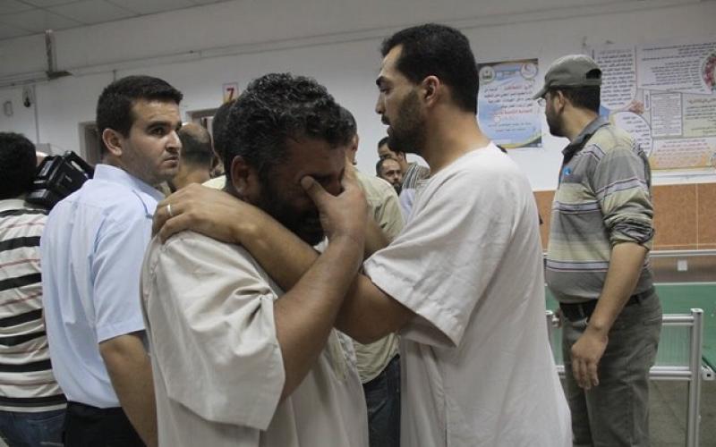 صور: قصف منزل عائلة الشاعر بخان يونس