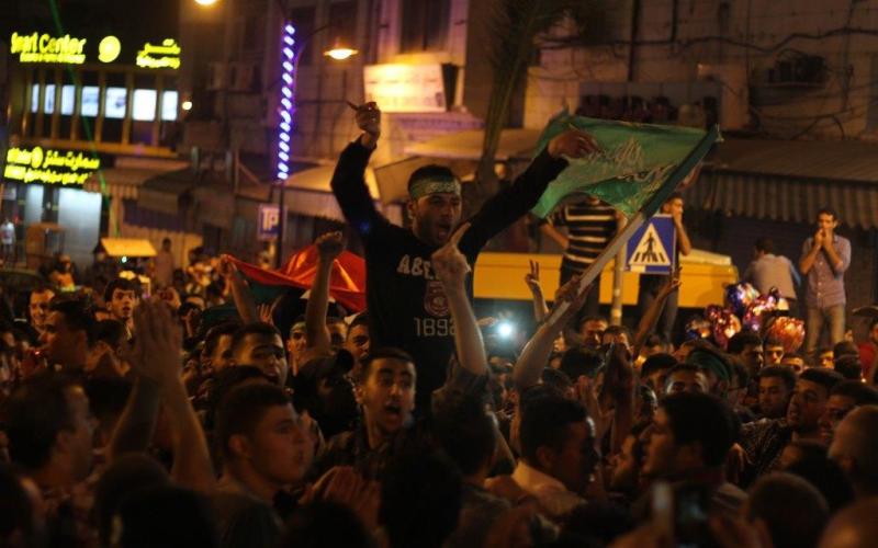صور: احتفالات برام الله فرحاً بأسر "شاؤول"
