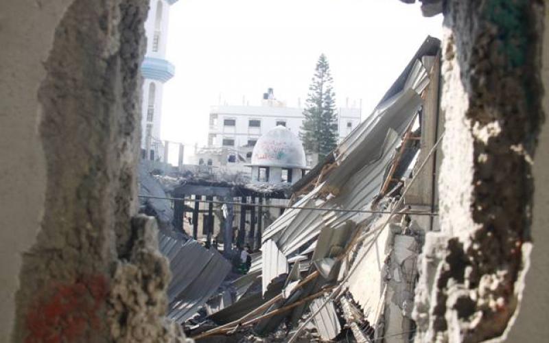 صور: قصف مسجد الفاروق برفح جنوب القطاع