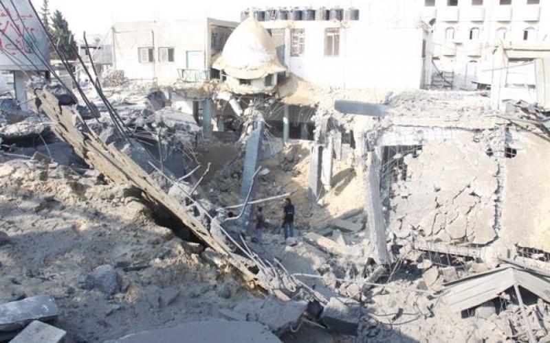 صور: قصف مسجد الفاروق برفح جنوب القطاع